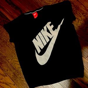 NIKE vintage /white short sleeve sweatshirt, super cute Women’s medium